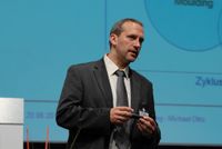 Michael Otto: Niederdruckspritzen mit Schmelzklebstoffen – Makromelt Moulding