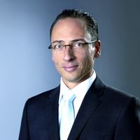 Eelco Spoelder: „OLED wird die Marken- und Produktdifferenzierung im HMI-Umfeld wieder um eine Facette reicher machen.“ Eelco Spoelder: „OLED wird die Marken- und Produktdifferenzierung im HMI-Umfeld wieder um eine Facette reicher machen.“