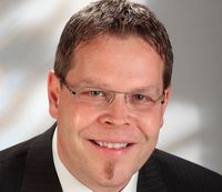 Bernd Dürr: "Vertrauen Sie sich selbst und entscheiden Sie Ihren Weg zu Ihrem Rechenzentrum."