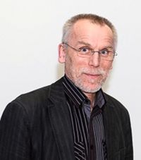 Prof. Dr.-Ing. Peter Köhler lehrt am Institut für Produkt Engineering/CAE der Universität Duisburg-Essen, Fakultät für Ingenieurwissenschaften, Abt. Maschinenbau.