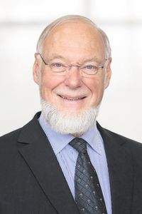 Der Autor Prof. Dr. Rainer Kalwait ist Vorstandsmitglied der Risk Management Association e. V. (RMA)