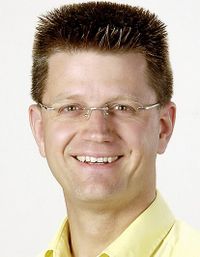 Patric Groß, Geschäftsfeldmanager in der Sparte Transportation bei E-T-A Elektrotechnische Apparate: „Das Halbleiterrelais bleibt bis auf Weiteres eine Komponente für spezielle Anforderungen.“