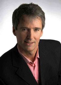 Peter Seeberg, Market Segment Manager Factory Automation bei Softing Industrial Automation: „OPC UA ermöglicht für Industrie 4.0 die horizontale und vertikale Integration sowie die Durchgängigkeit des Engineerings über den gesamten Lebenszyklus: die drei Säulen der Industrie 4.0.“ Peter Seeberg, Market Segment Manager Factory Automation bei Softing Industrial Automation: „OPC UA ermöglicht für Industrie 4.0 die horizontale und vertikale Integration sowie die Durchgängigkeit des Engineerings über den gesamten Lebenszyklus: die drei Säulen der Industrie 4.0.“