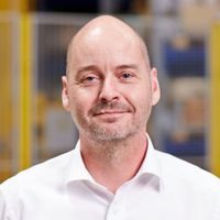 Peter Tiebel, technischer Leiter, Dambach Lagersysteme: „Als weitere Einsatzbereiche für das System sehen wir beispielsweise die Getränkeindustrie, die Tiefkühllogistik und Anwendungen, bei denen längere Einlager- und Reifezeiten erforderlich sind.“ Peter Tiebel, technischer Leiter, Dambach Lagersysteme: „Als weitere Einsatzbereiche für das System sehen wir beispielsweise die Getränkeindustrie, die Tiefkühllogistik und Anwendungen, bei denen längere Einlager- und Reifezeiten erforderlich sind.“