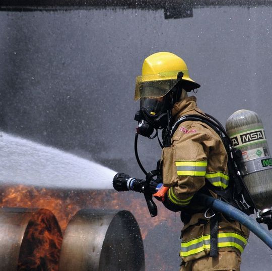 Damit solche Einsätze nicht nötig werden, sind Explosionsschutzkonzepte von Experten notwendig. Hoerbiger wird nun von IEP und Newson Gale verstärkt. Damit solche Einsätze nicht nötig werden, sind Explosionsschutzkonzepte von Experten notwendig. Hoerbiger wird nun von IEP und Newson Gale verstärkt.
