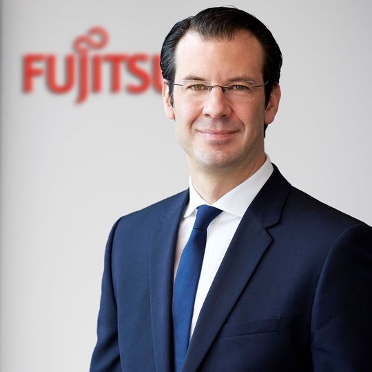 Dr. Rolf Werner ist nun Vorsitzender der Geschäftsführung von Fujitsu. Dr. Rolf Werner ist nun Vorsitzender der Geschäftsführung von Fujitsu.