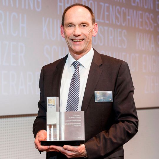 Ottmar Back, Leiter Produkt Management bei Hoerbiger Antriebstechnik, nahm den Best of Industry Award entgegen. Ottmar Back, Leiter Produkt Management bei Hoerbiger Antriebstechnik, nahm den Best of Industry Award entgegen.