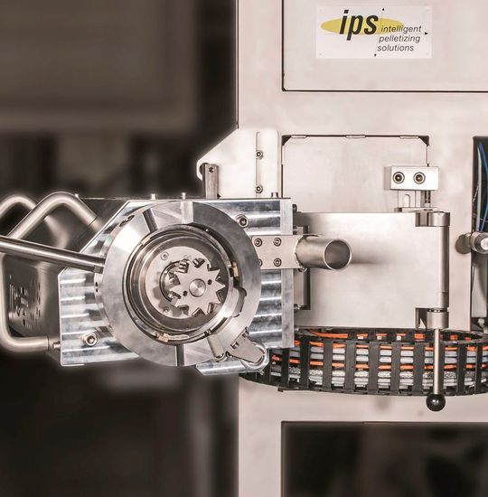 Nach 30 Monaten Entwicklung und Erprobung hat ips das neue Unterwasser-Granuliersystem serienreif gebracht. Mit den Typen UWG 75 S und UWG 120 S können fast alle Thermoplaste verarbeitet werde, wie es weiter heißt. Nach 30 Monaten Entwicklung und Erprobung hat ips das neue Unterwasser-Granuliersystem serienreif gebracht. Mit den Typen UWG 75 S und UWG 120 S können fast alle Thermoplaste verarbeitet werde, wie es weiter heißt.