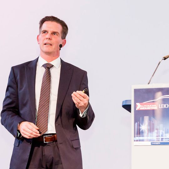 Dr. Andreas Rennet stellte seinen Leichtbaukasten-Ansatz vor. Dr. Andreas Rennet stellte seinen Leichtbaukasten-Ansatz vor.