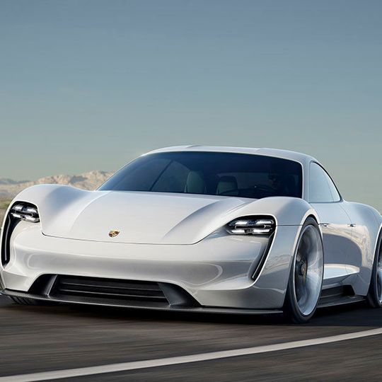 Das Vorhaben Elektroauto bei Porsche – hier die Studie Mission E – nimmt Fahrt auf. Das Vorhaben Elektroauto bei Porsche – hier die Studie Mission E – nimmt Fahrt auf.