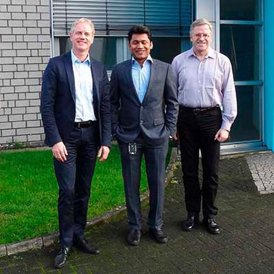 Im Bild (v.l.): Günter Groß, Geschäftsführer, Ceta Testsysteme GmbH, Mishra Ramnath, Managing Director, SP Leak Test & Automation Pvt. Ltd., Indien, und Dr. Joachim Lapsien, Vertriebsleiter, Ceta Testsysteme GmbH. Im Bild (v.l.): Günter Groß, Geschäftsführer, Ceta Testsysteme GmbH, Mishra Ramnath, Managing Director, SP Leak Test & Automation Pvt. Ltd., Indien, und Dr. Joachim Lapsien, Vertriebsleiter, Ceta Testsysteme GmbH.
