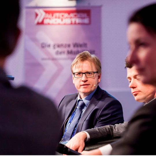 »AI«-Chefredakteur Claus-Peter Köth moderierte die Podiumsdiskussion. »AI«-Chefredakteur Claus-Peter Köth moderierte die Podiumsdiskussion.