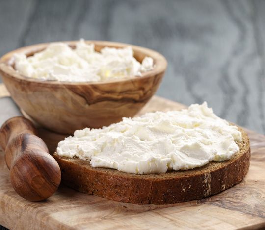Frischkäse gehört zu den beliebsten Käsesorten der Deutschen. Frischkäse gehört zu den beliebsten Käsesorten der Deutschen.