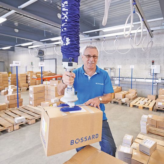 Der Jumbo Flex 35 zum ergonomischen Kommissionieren von Kartons bis 35 Kilogramm. Der Jumbo Flex 35 zum ergonomischen Kommissionieren von Kartons bis 35 Kilogramm.
