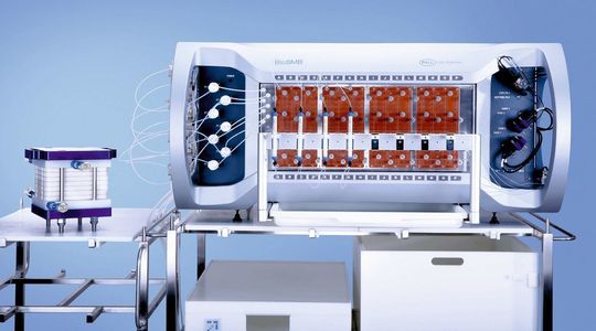 Die BioSMB-Plattform ist eine Mehrsäulen-Technologie für die kontinuierliche Single-Use Chromatographie. Die BioSMB-Plattform ist eine Mehrsäulen-Technologie für die kontinuierliche Single-Use Chromatographie.