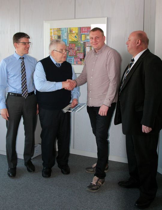 v.l.n.r Jochen Kress, Dieter Kress, Roberto Krech (Werkzeugschleifer des Jahres 2016) und Uwe Rein v.l.n.r Jochen Kress, Dieter Kress, Roberto Krech (Werkzeugschleifer des Jahres 2016) und Uwe Rein