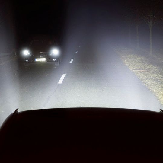 Der Automobilzulieferer Magna hat für Opel das kamerabasierte Lichtassistenzsystem Eyeris entwickelt. Der Automobilzulieferer Magna hat für Opel das kamerabasierte Lichtassistenzsystem Eyeris entwickelt.