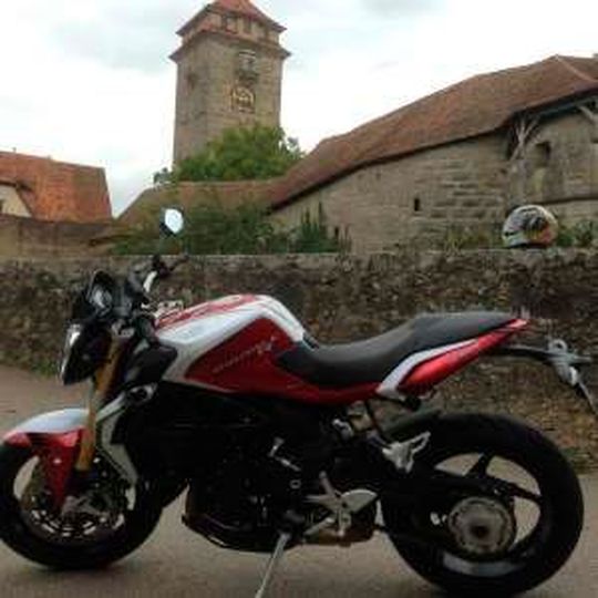 Händler setzen große Stücke in den Abverkauf der MV Agusta Brutale RR. Händler setzen große Stücke in den Abverkauf der MV Agusta Brutale RR.