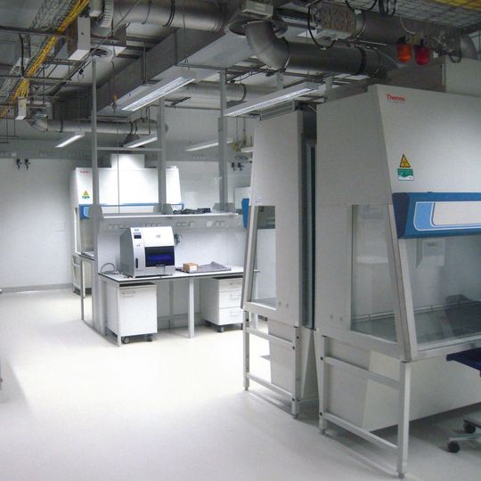 Abb. 1: BSL3-Labore müssen laut BioStoffV und dem Gentechnikgesetz bzw. GenTSV „begasbar“. Doch was bedeutet das konkret in der Praxis? Abb. 1: BSL3-Labore müssen laut BioStoffV und dem Gentechnikgesetz bzw. GenTSV „begasbar“. Doch was bedeutet das konkret in der Praxis?
