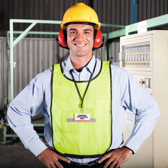 Abb. 1: Fachkräfte für Arbeitssicherheit (Sifa) unterstützen die Organisation, die Führungskräfte und die Mitarbeiter eines Unternehmens in allen Fragen der Arbeitssicherheit, des Gesundheitsschutzes und der menschengerechten Arbeitsgestaltung. Abb. 1: Fachkräfte für Arbeitssicherheit (Sifa) unterstützen die Organisation, die Führungskräfte und die Mitarbeiter eines Unternehmens in allen Fragen der Arbeitssicherheit, des Gesundheitsschutzes und der menschengerechten Arbeitsgestaltung.