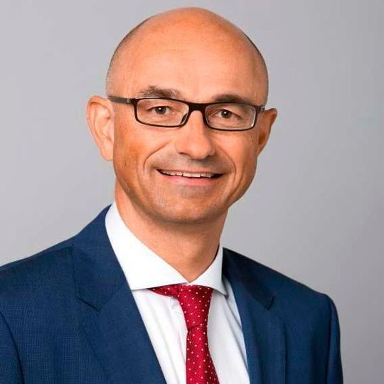 Dr. Robert Gnann (51) has taken over as president of Wacker Chemie's Wacker Silicones division. Dr. Robert Gnann (51) has taken over as president of Wacker Chemie's Wacker Silicones division.