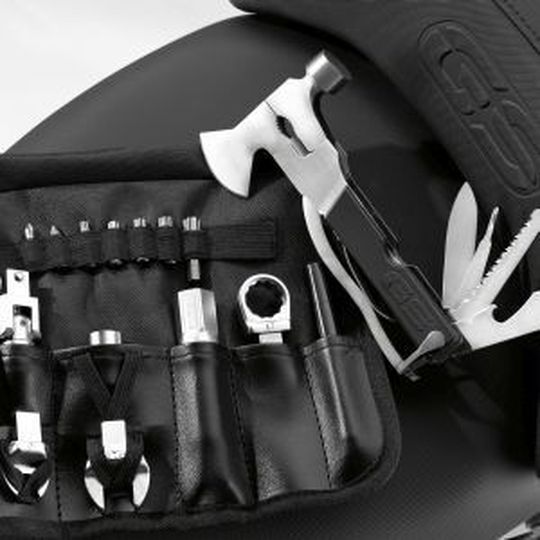 Das neue GS Survival Tool bietet nicht nur Offroad Bikern die Möglichkeit, technische Defekts selbst zu beheben. Das neue GS Survival Tool bietet nicht nur Offroad Bikern die Möglichkeit, technische Defekts selbst zu beheben.