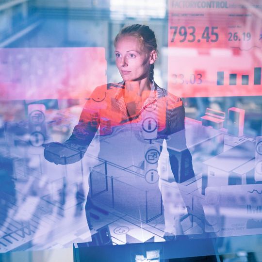 Am Fraunhofer-Gemeinschaftsstand sehen die HMI-Besucher ein Miniatur-Presswerk, das als Projektionsfläche dient: Mit Hilfe eines Tablet-Computers werden auf dem Bildschirm virtuelle Informationen über dem Modell eingeblendet. Am Fraunhofer-Gemeinschaftsstand sehen die HMI-Besucher ein Miniatur-Presswerk, das als Projektionsfläche dient: Mit Hilfe eines Tablet-Computers werden auf dem Bildschirm virtuelle Informationen über dem Modell eingeblendet.