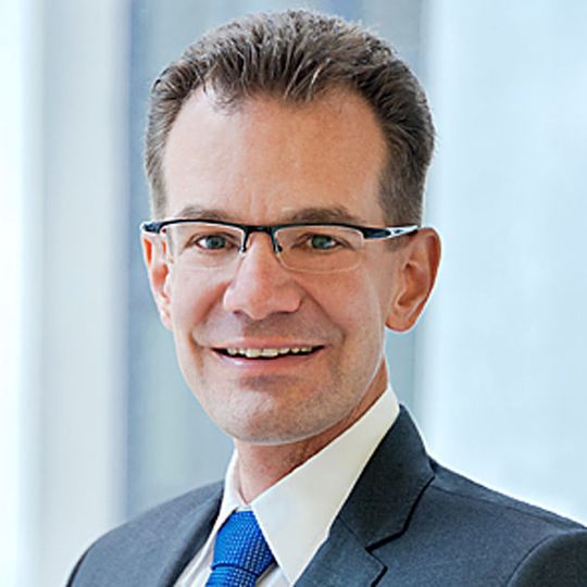 Dr. Rainer Seßner übernimmt Vorsitz in der Geschäftsführung der Bayern Innovativ GmbH. Dr. Rainer Seßner übernimmt Vorsitz in der Geschäftsführung der Bayern Innovativ GmbH.