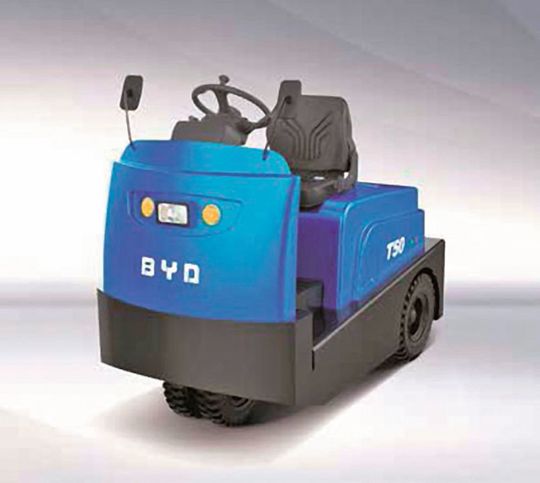 Der neue 5-t-Elektroschlepper von BYD kommt in kraftvoller, wartungsfreier 48-V-Drehstromtechnik daher. Der neue 5-t-Elektroschlepper von BYD kommt in kraftvoller, wartungsfreier 48-V-Drehstromtechnik daher.