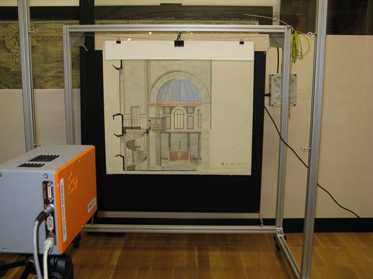 Grossformatige Zeichnungen des Architekten Schinkel werden mit der Infrarotkamera durchleuchtet. Grossformatige Zeichnungen des Architekten Schinkel werden mit der Infrarotkamera durchleuchtet.
