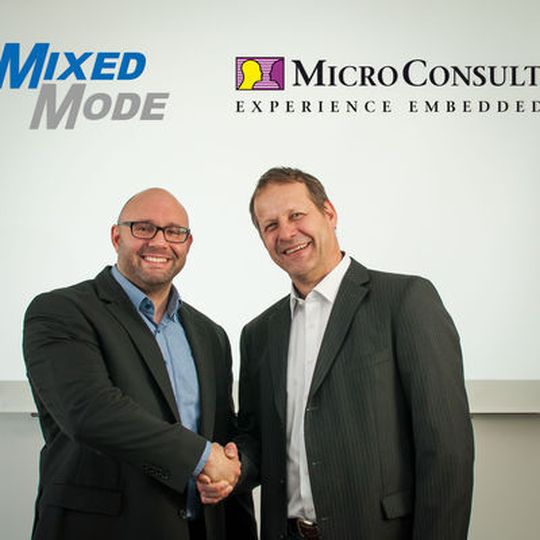 Partnerschaft besiegelt: Christopher Seemann (links), Vertriebsleiter und Programmmanager Expert Sessions bei Mixed Mode, und Peter Siwon, Business Development Manager, Micro Consult. Partnerschaft besiegelt: Christopher Seemann (links), Vertriebsleiter und Programmmanager Expert Sessions bei Mixed Mode, und Peter Siwon, Business Development Manager, Micro Consult.