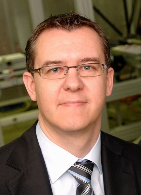 Der Diplom-Informatiker Christoph Winterhalter übernimmt ab dem 1. Juli 2016 den Vorstandsvorsitz des Deutschen Instituts für Normen. Der Diplom-Informatiker Christoph Winterhalter übernimmt ab dem 1. Juli 2016 den Vorstandsvorsitz des Deutschen Instituts für Normen.