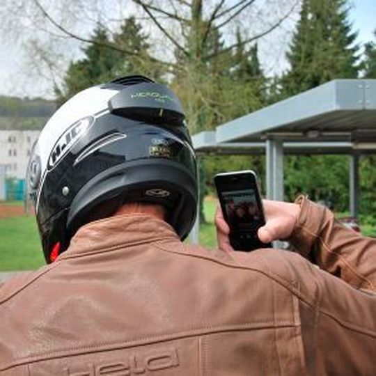 Konzertsaal im Helm: Das Headweave Tag ermöglicht Genuss-Symbiose aus Musik und Motorradfahren. Konzertsaal im Helm: Das Headweave Tag ermöglicht Genuss-Symbiose aus Musik und Motorradfahren.