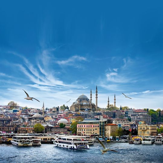 A fifth of all Turks live in Istanbul – the city combines many of Turkey’s characteristics: growth and contradictions, Europe and Asia, modernity and antiquity. A fifth of all Turks live in Istanbul – the city combines many of Turkey’s characteristics: growth and contradictions, Europe and Asia, modernity and antiquity.