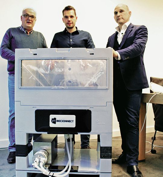 Das Team von JM Separations – John van der Veeken, links, Tom van der Veeken, Mitte, und Mark van Trier, rechts – bedient mit dem Quattro-Mix-Single-Use-Mischsystem eine Nische im Bereich der Mischung von Flüssigkeiten. Das Team von JM Separations – John van der Veeken, links, Tom van der Veeken, Mitte, und Mark van Trier, rechts – bedient mit dem Quattro-Mix-Single-Use-Mischsystem eine Nische im Bereich der Mischung von Flüssigkeiten.