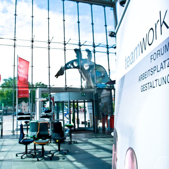 Teamwork Forum lädt am 8. Juni 2016 ins Hella Globe Hotel nach Lippstadt zu einer Tagung rund um moderne Arbeitsplatzgestaltung. Teamwork Forum lädt am 8. Juni 2016 ins Hella Globe Hotel nach Lippstadt zu einer Tagung rund um moderne Arbeitsplatzgestaltung.