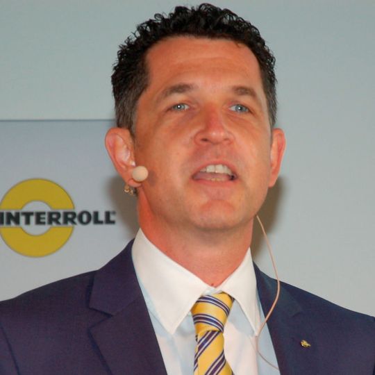 Führte gewohnt souverän durch den Innovation Summit: Jens Karolyi, bei Interroll verantwortlich für Corporate Marketing & Culture.