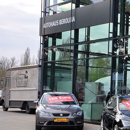 Die Berolina-Gruppe hat in Berlin erneut in Seat investiert. Der Seat-Betrieb in Spandau hat 712 Quadratmeter Showroomfläche. Die Berolina-Gruppe hat in Berlin erneut in Seat investiert. Der Seat-Betrieb in Spandau hat 712 Quadratmeter Showroomfläche.