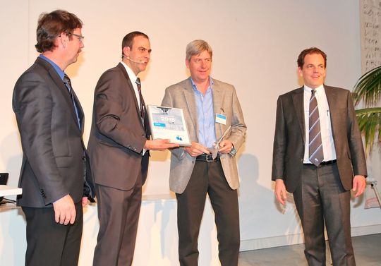 Hess Präzisionsmechanik aus Buchrain gewinnt die Blaser Produktivitätstrophäe in der Kategorie Prozesssicherheit. Hess Präzisionsmechanik aus Buchrain gewinnt die Blaser Produktivitätstrophäe in der Kategorie Prozesssicherheit.