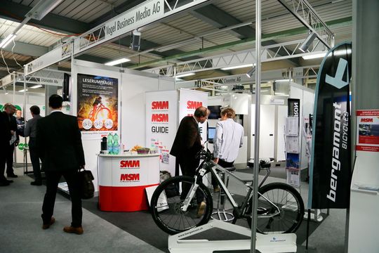 Grosse Veloverlosung am Stand von MSM/SMM auf der Siams 2016. Für alle die dieses Mal nicht gewonnen haben: Die nächste Verlosung wird es an der EPHJ/EPMT geben. Grosse Veloverlosung am Stand von MSM/SMM auf der Siams 2016. Für alle die dieses Mal nicht gewonnen haben: Die nächste Verlosung wird es an der EPHJ/EPMT geben.
