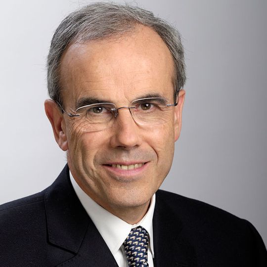 Yann Delabrière fokussiert sich ab dem 1. Juli 2016 auf die Funktion des Verwaltungsratsvorsitzenden. Yann Delabrière fokussiert sich ab dem 1. Juli 2016 auf die Funktion des Verwaltungsratsvorsitzenden.