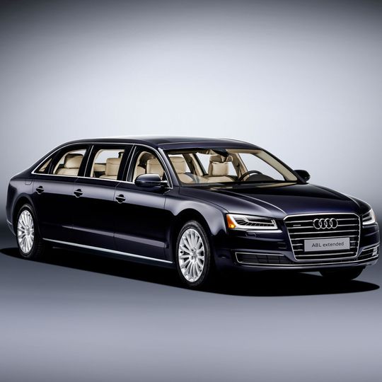 Die XXL-Variante des Audi A8 bringt es auf eine Länge von 6,36 Metern. Die XXL-Variante des Audi A8 bringt es auf eine Länge von 6,36 Metern.