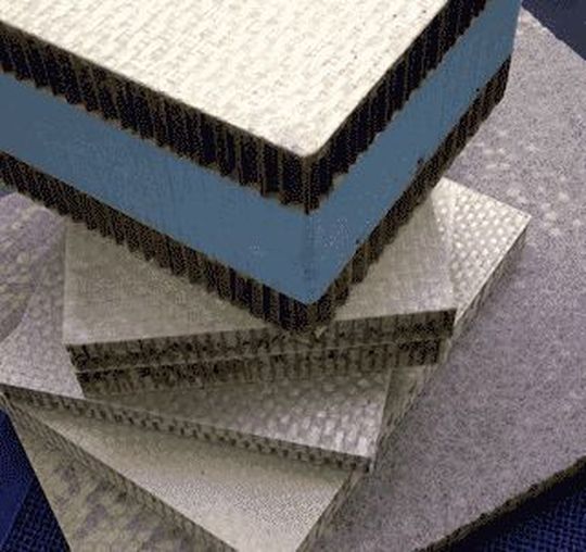 So belastbar wie Aluminium und durch diverse Beschichtungen widerstandsfähig gegen Feuer und aggressiven Medien gemacht, sind diese Papierwaben des deutsch-amerikanischen Herstellers Beecomp Technologies. So belastbar wie Aluminium und durch diverse Beschichtungen widerstandsfähig gegen Feuer und aggressiven Medien gemacht, sind diese Papierwaben des deutsch-amerikanischen Herstellers Beecomp Technologies.