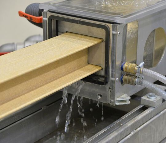 Battenfeld-Cincinnati demonstrierte als Hauptsponsor im Rahmen der jährlich stattfindenden WPC-Konferenz (Wood Plastic Components) der britischen Applied Market information Ltd., wie man holzfaserverstärkte Linienführungen produktiv und wirtschaftlich extrudieren kann. Battenfeld-Cincinnati demonstrierte als Hauptsponsor im Rahmen der jährlich stattfindenden WPC-Konferenz (Wood Plastic Components) der britischen Applied Market information Ltd., wie man holzfaserverstärkte Linienführungen produktiv und wirtschaftlich extrudieren kann.