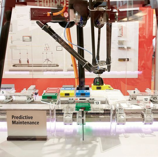 In der Smart Factory erfüllt Beckhoff mit Twincat-Analytics vielfältige Anforderungen hinsichtlich Online- und Offline-Zustandsanalyse, Predictive Maintenance, Mustererkennung, Maschinenoptimierung oder Langzeitarchivierung von Daten. In der Smart Factory erfüllt Beckhoff mit Twincat-Analytics vielfältige Anforderungen hinsichtlich Online- und Offline-Zustandsanalyse, Predictive Maintenance, Mustererkennung, Maschinenoptimierung oder Langzeitarchivierung von Daten.