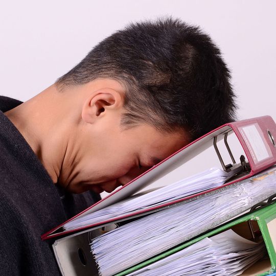 Burn-out wird laut dem Report der BWA Akademie zu einer der größten Herausforderungen für Unternehmen in der Kunststoffindustrie. Burn-out wird laut dem Report der BWA Akademie zu einer der größten Herausforderungen für Unternehmen in der Kunststoffindustrie.