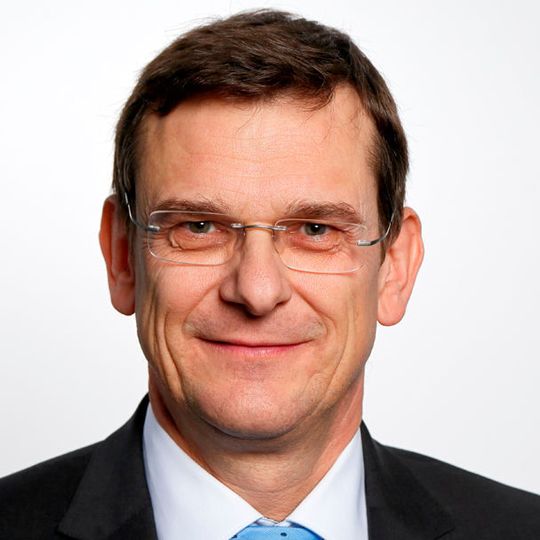 Ist mit Wirkung vom 22. April 2016 zum COO bei Imperial Logistics International befördert worden: Henning Bosch. Ist mit Wirkung vom 22. April 2016 zum COO bei Imperial Logistics International befördert worden: Henning Bosch.