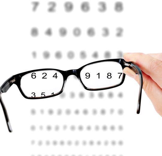 Etwa jeder vierte Bundesbürger leidet an Kurzsichtigkeit und muss diese über eine Hilfsmittel wie eine Brille korrigieren. Etwa jeder vierte Bundesbürger leidet an Kurzsichtigkeit und muss diese über eine Hilfsmittel wie eine Brille korrigieren.
