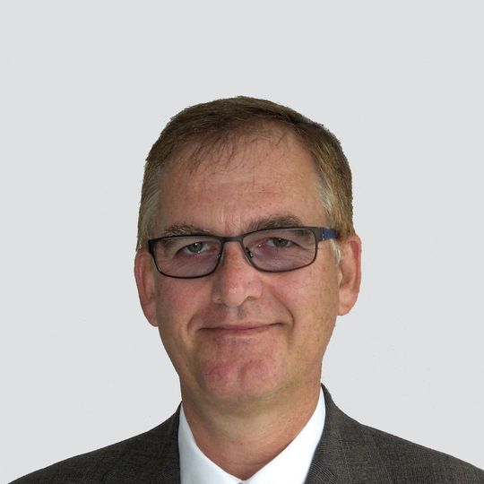 Seit 2015 leitet Ralf Schmeisser bei Merck die Einheit „Strategische Infrastrukturplanung und Entwicklung“ und hat mit seinem Team die Aufgabe, die Infrastruktur des Standortes Darmstadt weiter zu entwickeln. Seit 2015 leitet Ralf Schmeisser bei Merck die Einheit „Strategische Infrastrukturplanung und Entwicklung“ und hat mit seinem Team die Aufgabe, die Infrastruktur des Standortes Darmstadt weiter zu entwickeln.