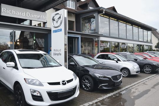 Das Autohaus Dämpfle gehört zu den verkaufsstärksten Mazda-Händlern in Deutschland – und das trotz eines sehr kleinen Schauraums.